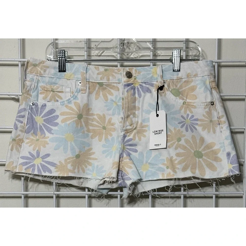 NWT Forever 21 Denim Shorts Size 29 Raw Hem. White Denim Daisy‎ Floral